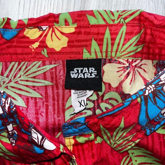 Star Wars Men's XL Mandalorian Hibiscus Hawaiian Print Casual Button Down Shirt - Picture 5 of 5